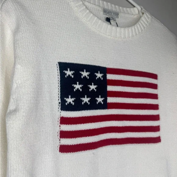 NWT Crewneck Sweater with Flag Design - Picture 4 of 5